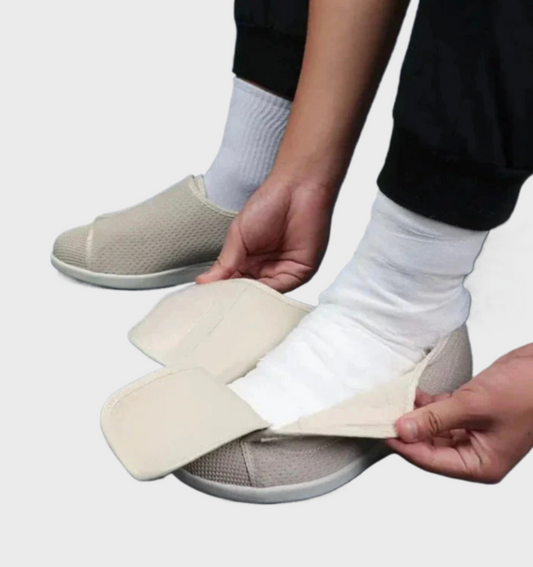 Yessa - Een comfortabele anti-slip brede voeten, orthopedische sneakers met een verstelbare velco bandjes