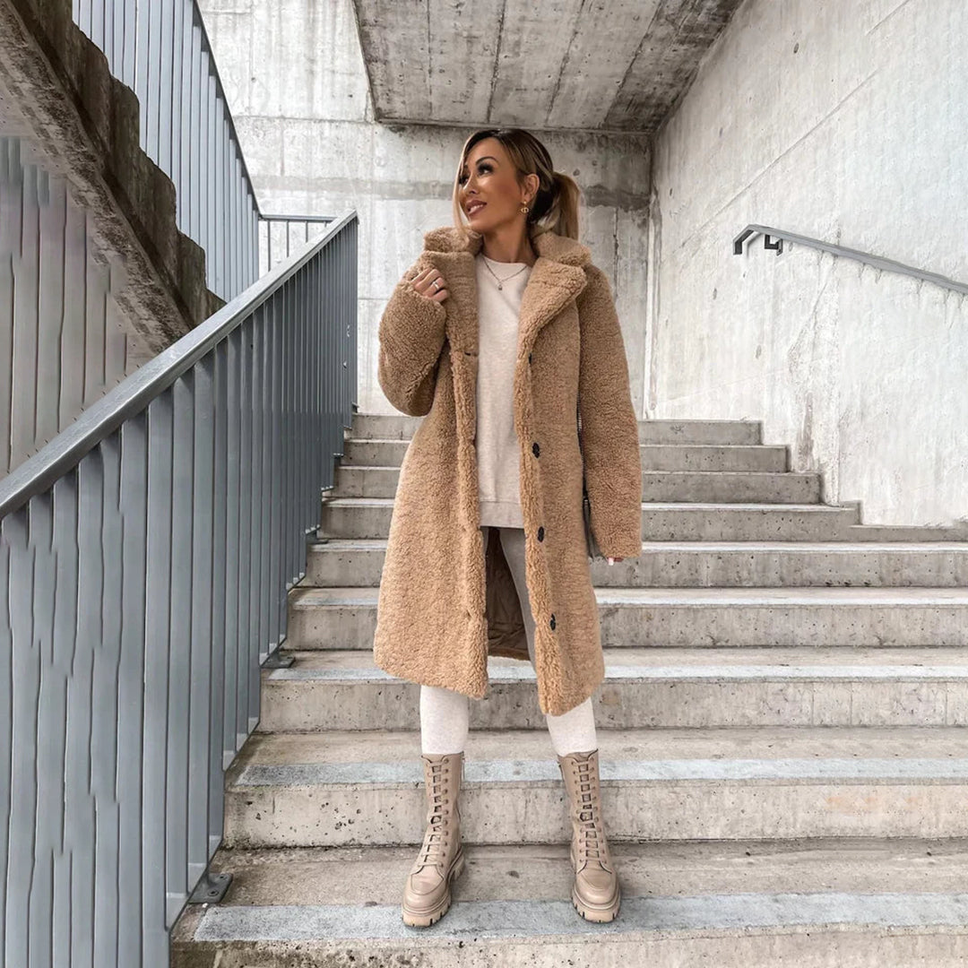 Lyra - Lange beige teddyjas voor dames voor winterse warmte en stijl