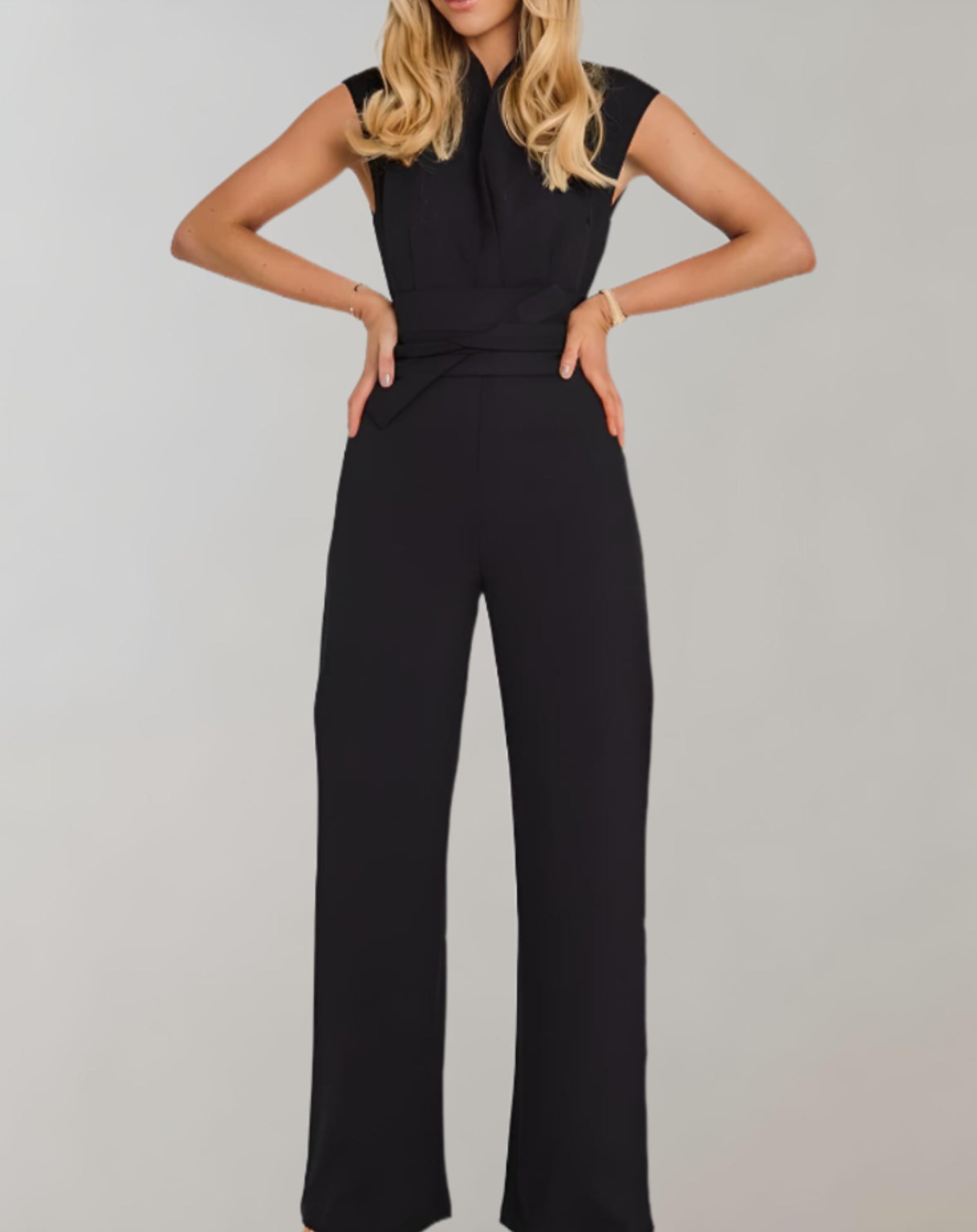 Aiko - elegante jumpsuit met wijde pijpen, een riem en korte mouwen