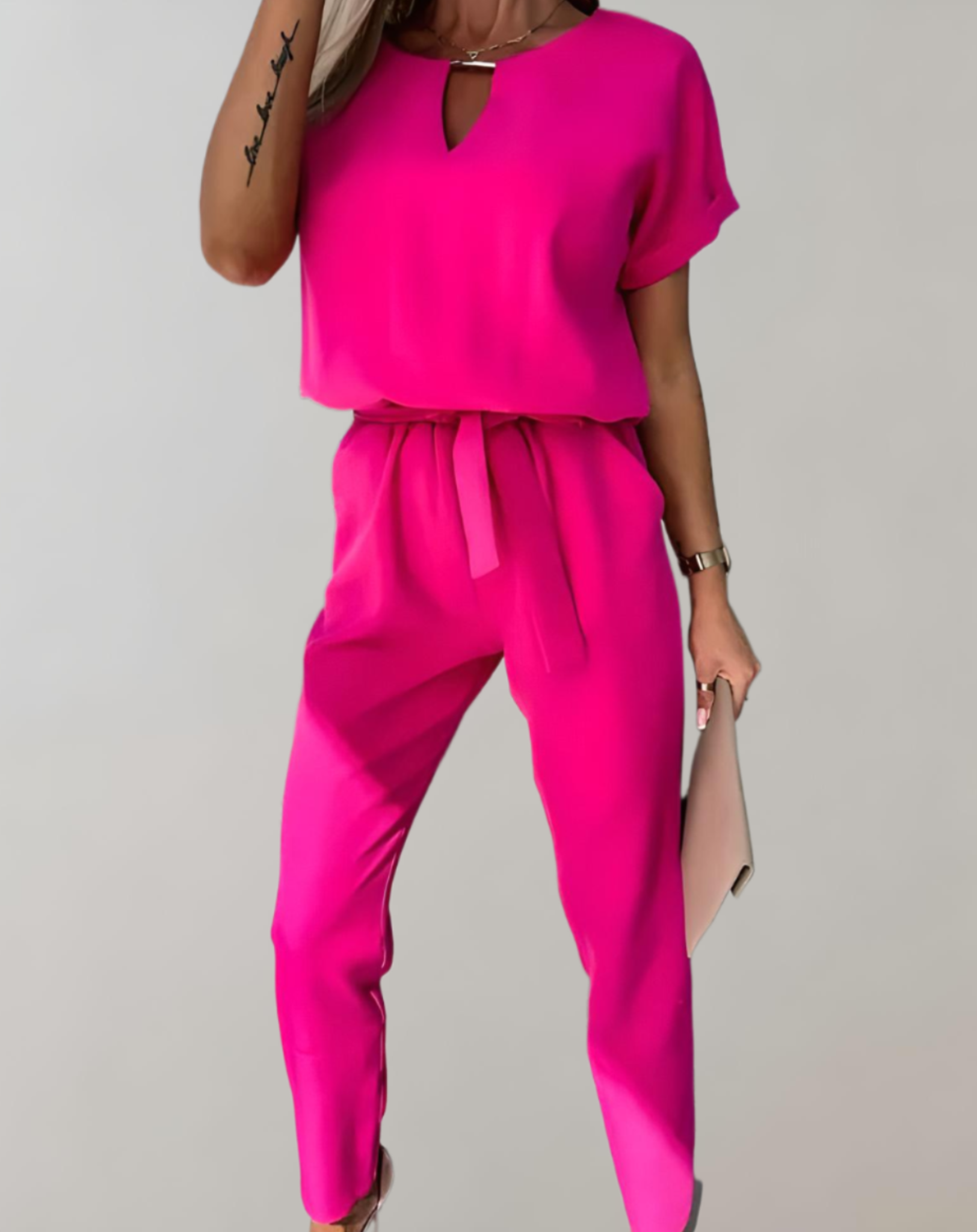 Jennis - ajumpsuit met diepe V-hals, korte mouwen, lange broek met verstelbare riem en zakken