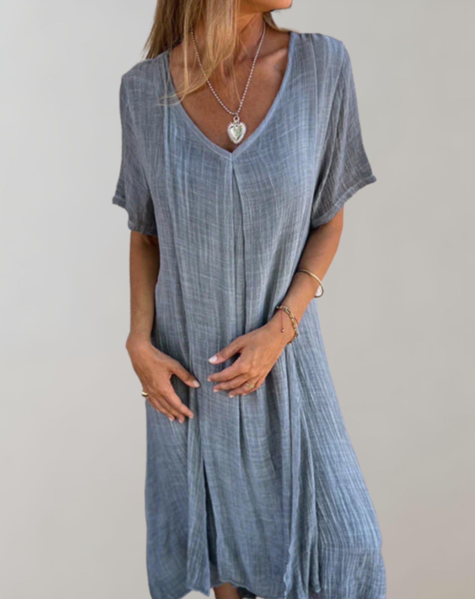 Sara - Een relaxte oversized maxi-jurk met halve mouwen en een v-hals voor een casual vibe.