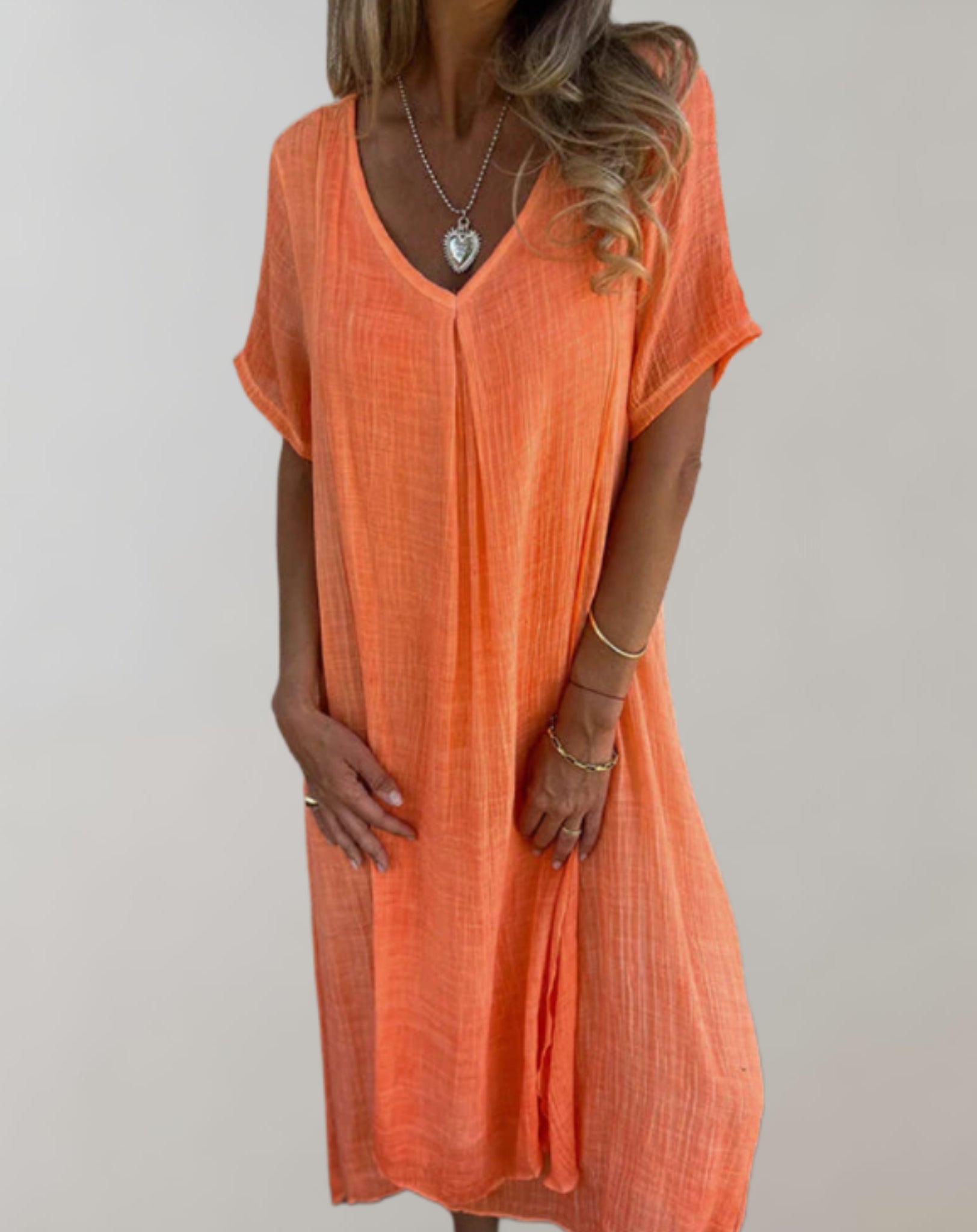 Sara - Een relaxte oversized maxi-jurk met halve mouwen en een v-hals voor een casual vibe.