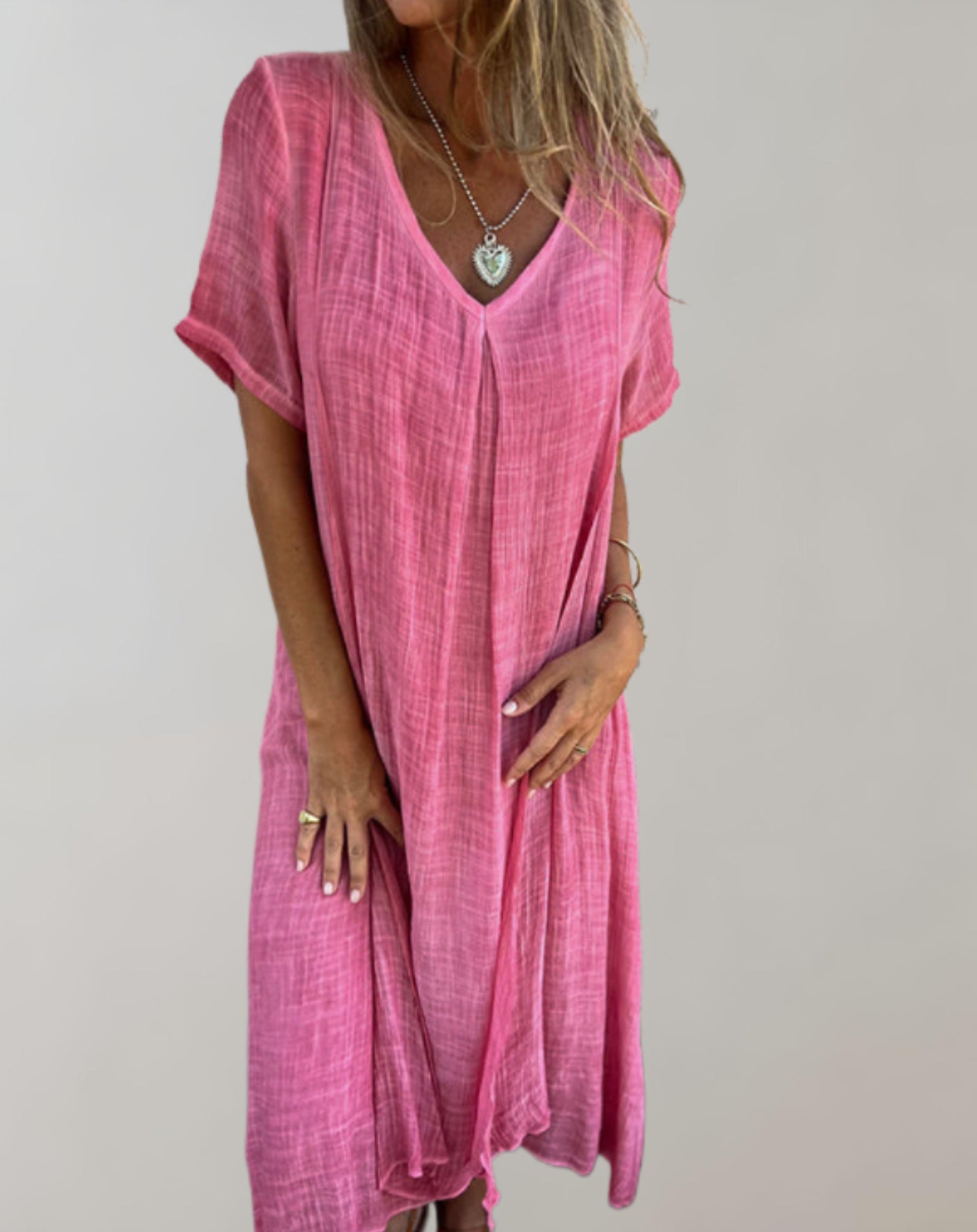 Sara - Een relaxte oversized maxi-jurk met halve mouwen en een v-hals voor een casual vibe.