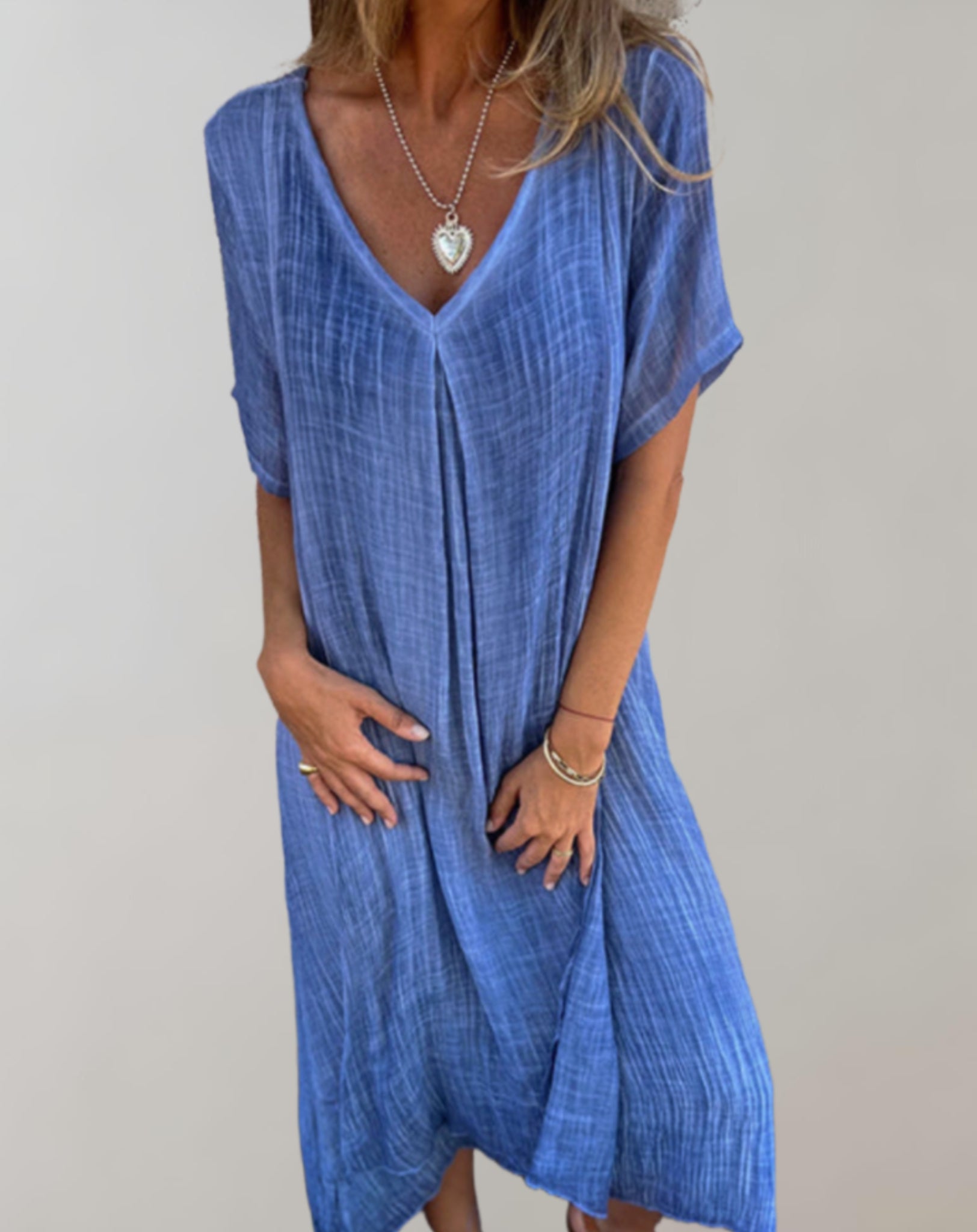 Sara - Een relaxte oversized maxi-jurk met halve mouwen en een v-hals voor een casual vibe.