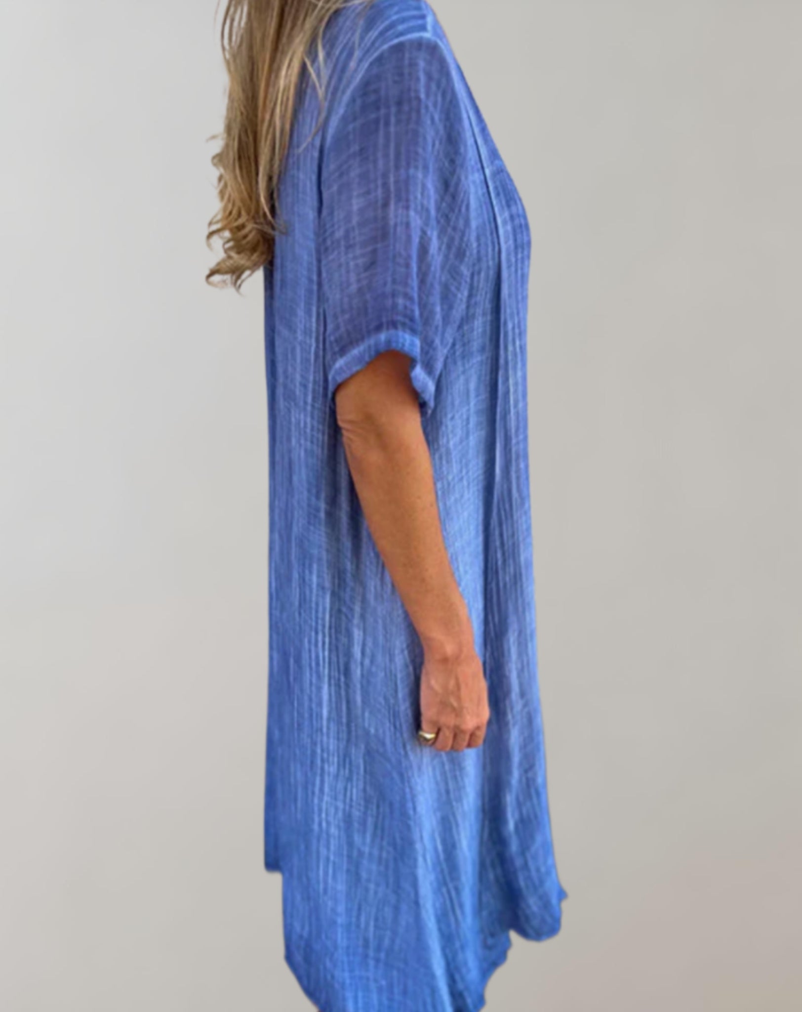 Sara - Een relaxte oversized maxi-jurk met halve mouwen en een v-hals voor een casual vibe.