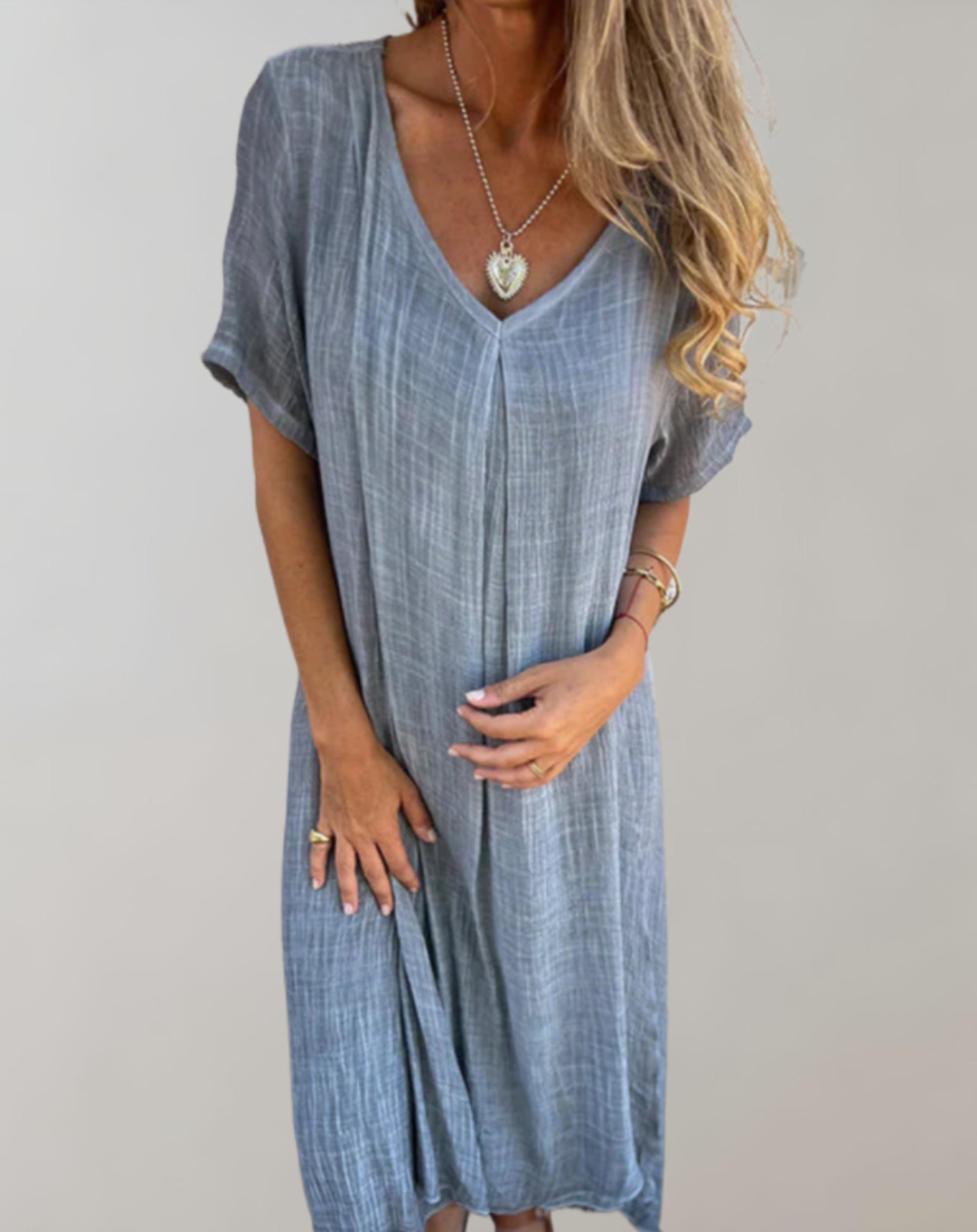 Sara - Een relaxte oversized maxi-jurk met halve mouwen en een v-hals voor een casual vibe.