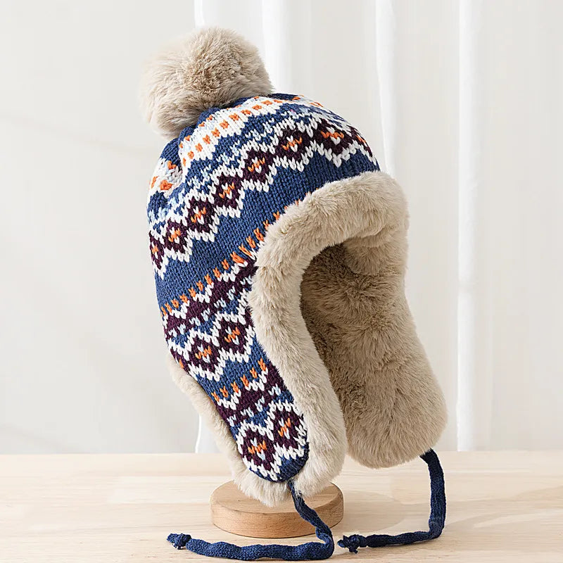 Sidney - SiberianSnug Gebreide muts met imitatiebontvoering en toef voor winterse warmte